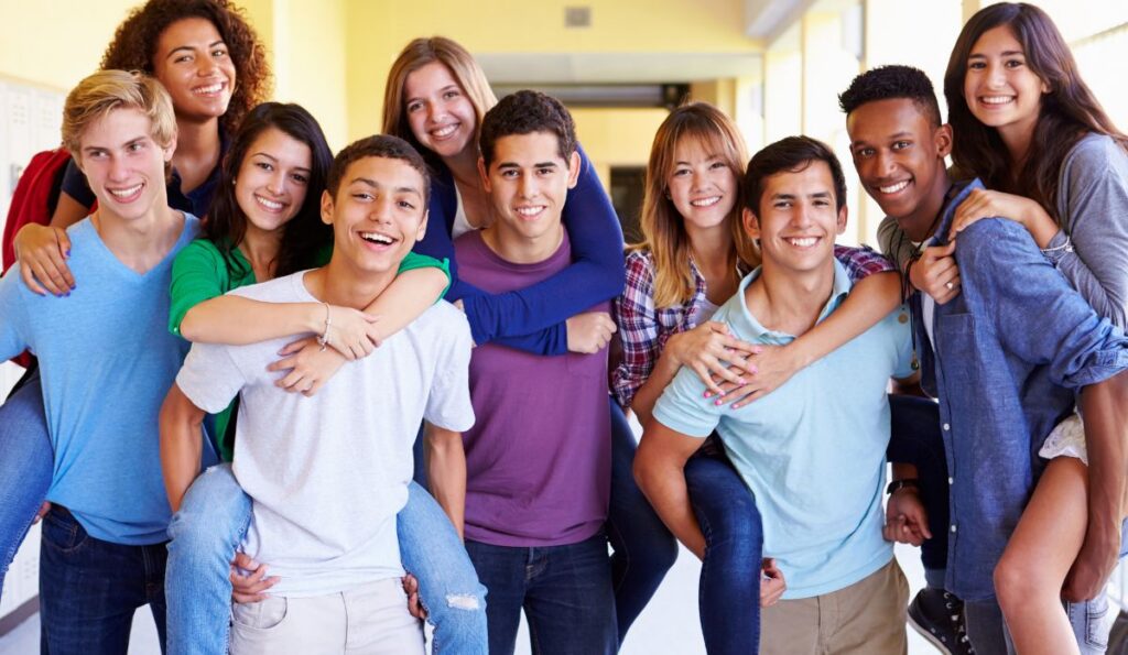 groupe de jeunes soutiants